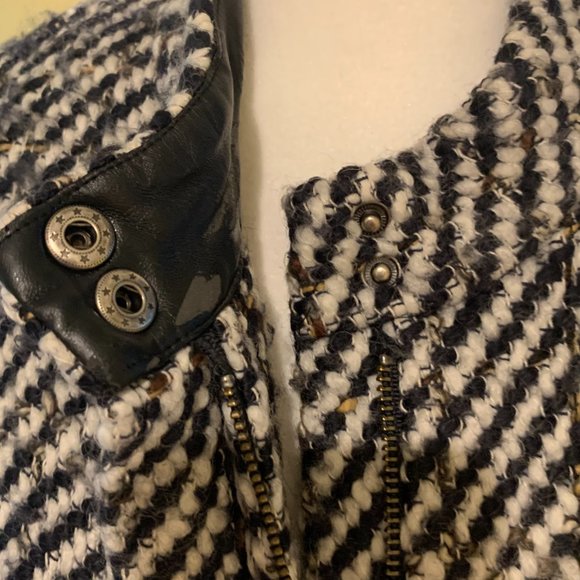 Waverly Grey Tweed Mid-Length Wool Coat with Leather Trim - Picture 9 of 12